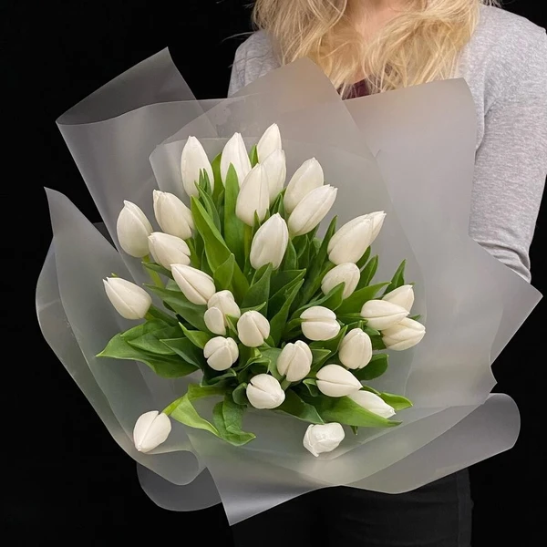 Букет из 31 белых тюльпан